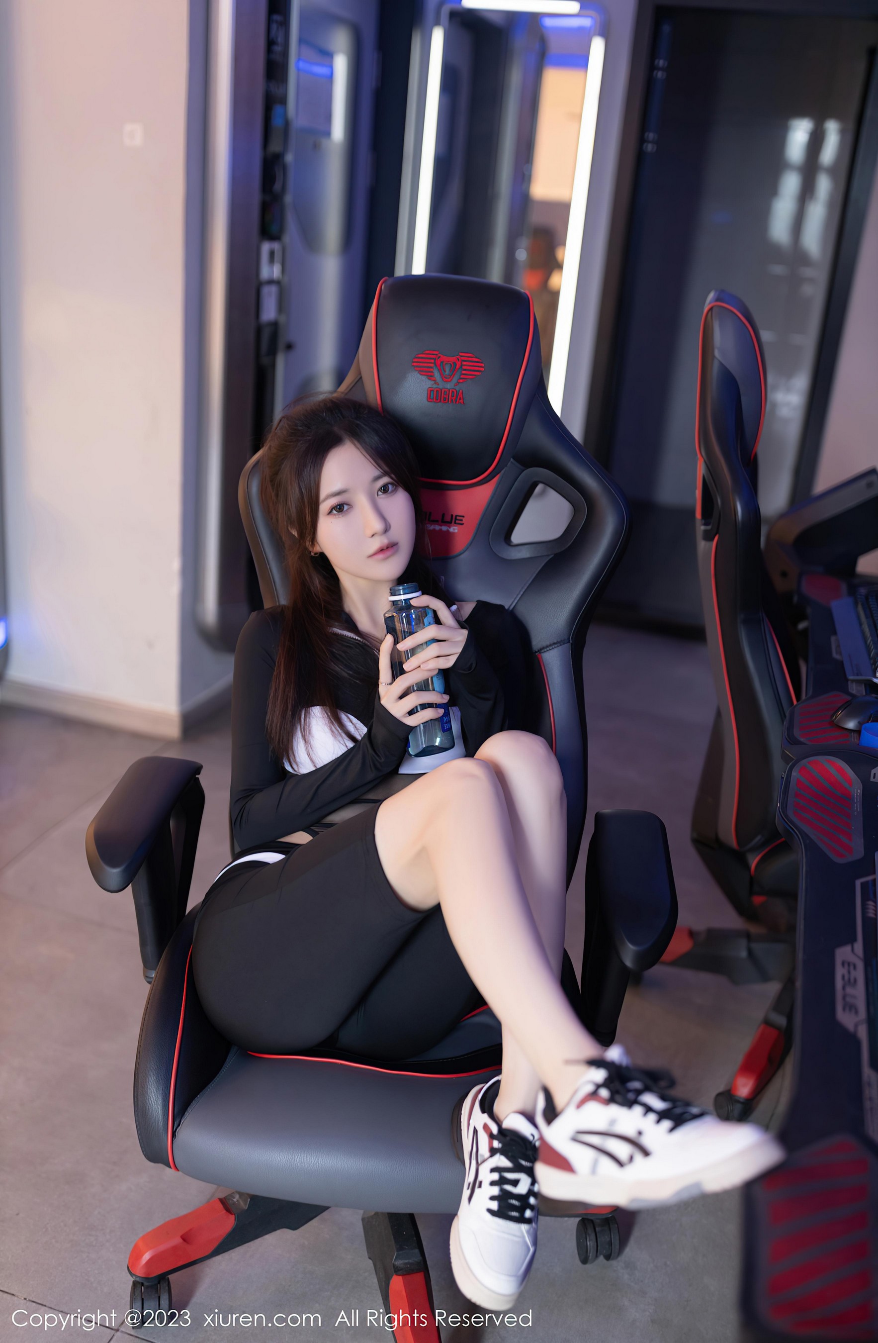 [XiuRen秀人网]2023.09.08 NO.7361 鱼子酱Fish 黑色紧身透视连体衣与黑色短裤加蕾丝内衣性感私房写真集Xiuren秀人写真高清美女套图写真下载-看套图看套图