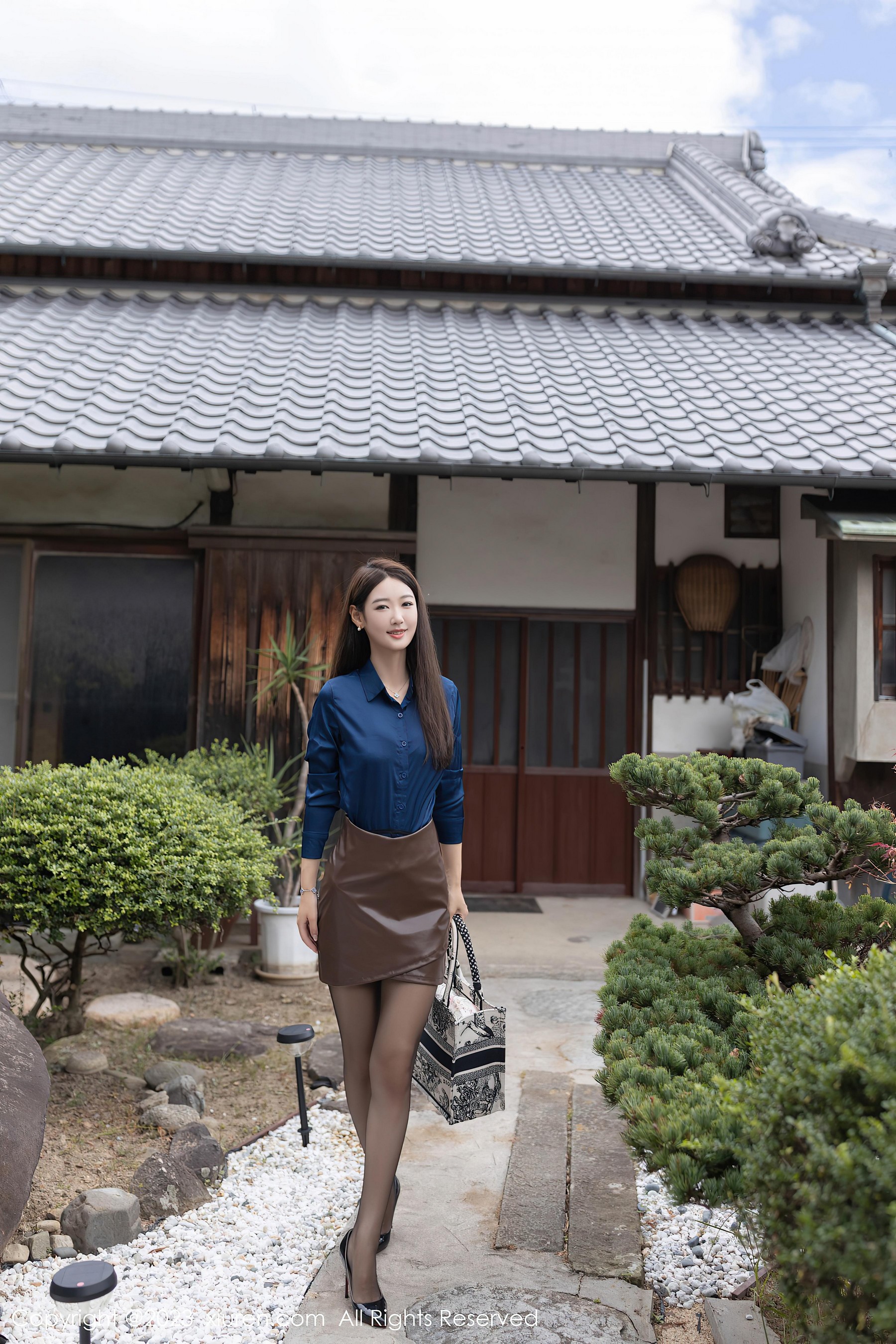 [XiuRen秀人网]2023.09.25 NO.7439 唐安琪 棕色短裙与紫色蕾丝内衣加黑丝美腿性感私房写真集-看套图