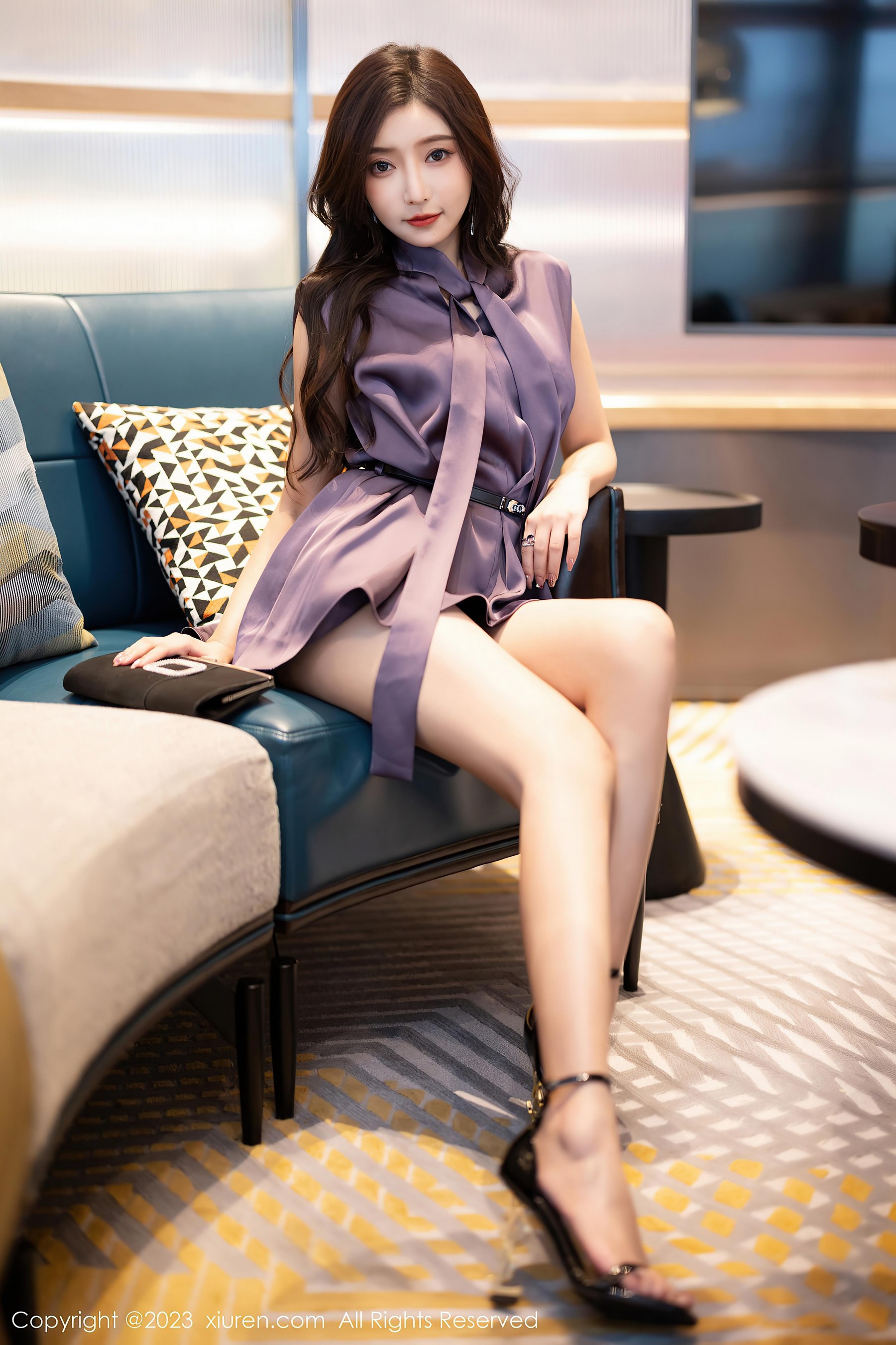 [XiuRen秀人网]2023.09.28 NO.7462 王馨瑶yanni 紫色礼服裙加白色蕾丝内衣性感私房写真集Xiuren秀人写真高清美女套图写真下载-看套图看套图