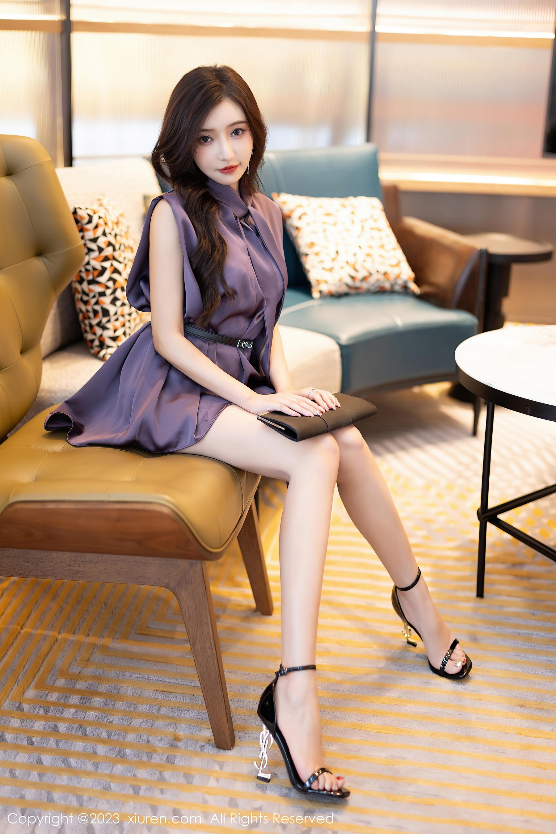 [XiuRen秀人网]2023.09.28 NO.7462 王馨瑶yanni 紫色礼服裙加白色蕾丝内衣性感私房写真集Xiuren秀人写真高清美女套图写真下载-看套图看套图