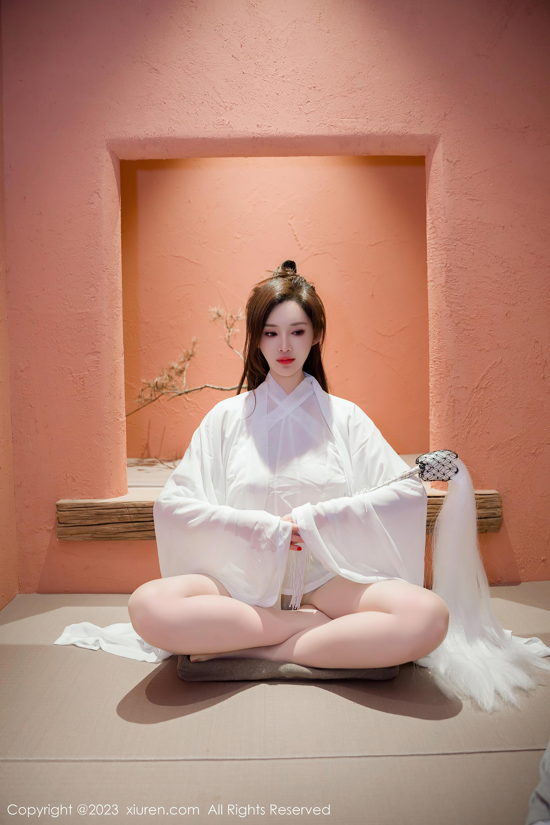 [XiuRen秀人网]2023.10.07 NO.7466 Carol周妍希 白色透视衬衫与橙色短裙加肉丝美腿玉足性感私房写真集-看套图