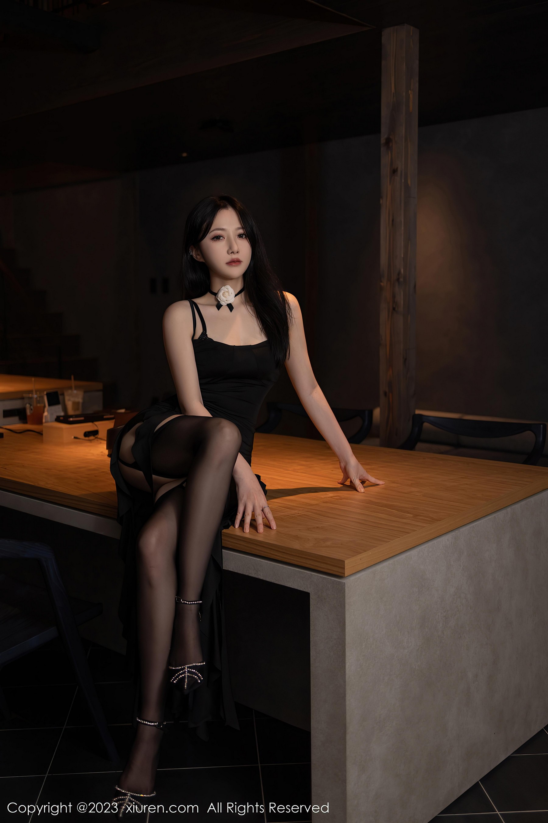 [XiuRen秀人网]2023.09.28 NO.7460 鱼子酱Fish 黑色紧身连衣裙与透视蕾丝内衣加黑丝美腿性感私房写真集Xiuren秀人写真高清美女套图写真下载-看套图看套图