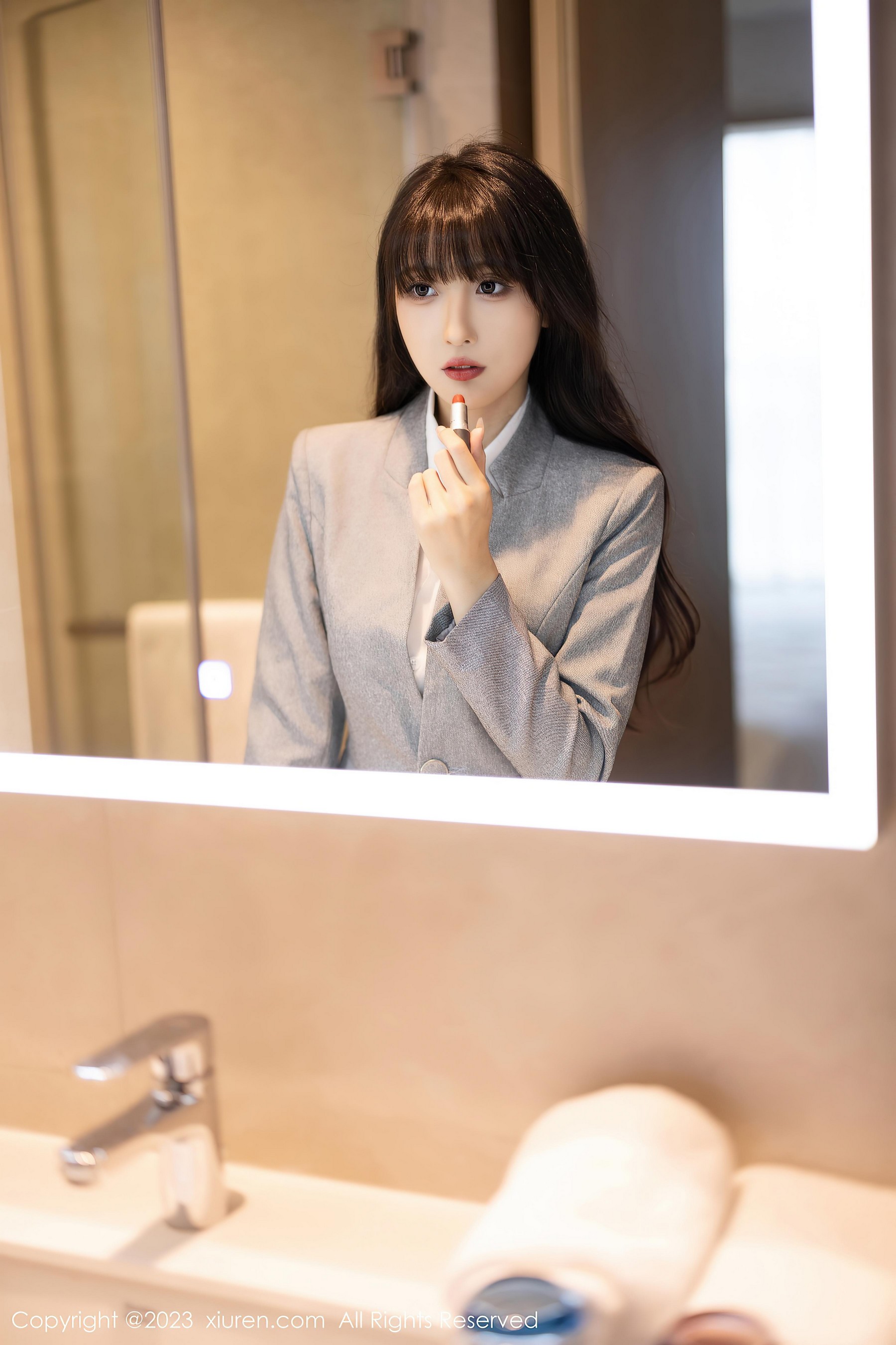 [XiuRen秀人网]2023.09.21 NO.7422 林星阑 灰色OL制服与紧身连衣裙加肉丝美腿性感私房写真集-看套图