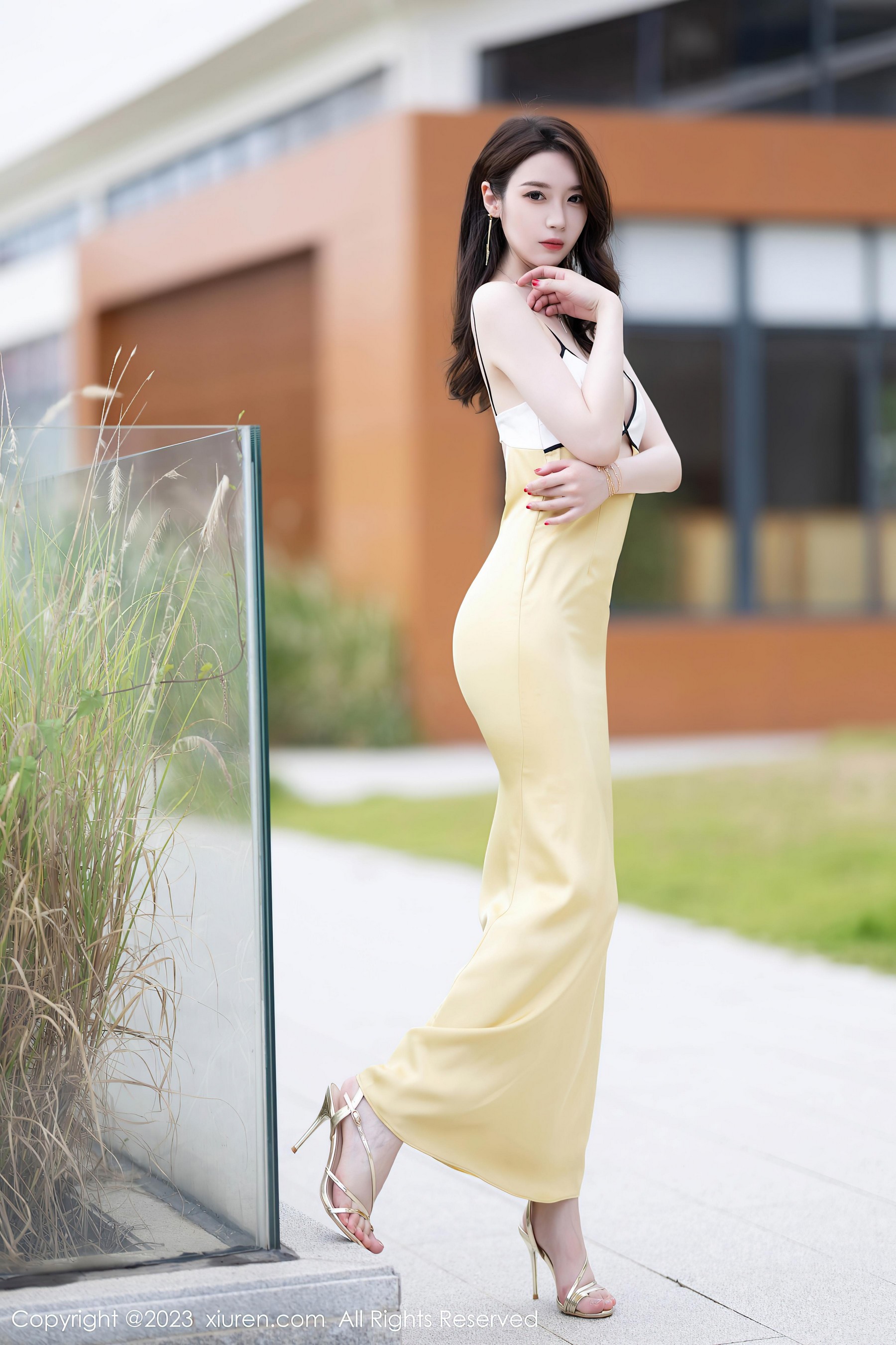 [XiuRen秀人网]2023.09.26 NO.7444 梦心玥 黄色吊带裸背连衣裙与粉色透视情趣内衣性感私房写真集Xiuren秀人写真高清美女套图写真下载-看套图看套图