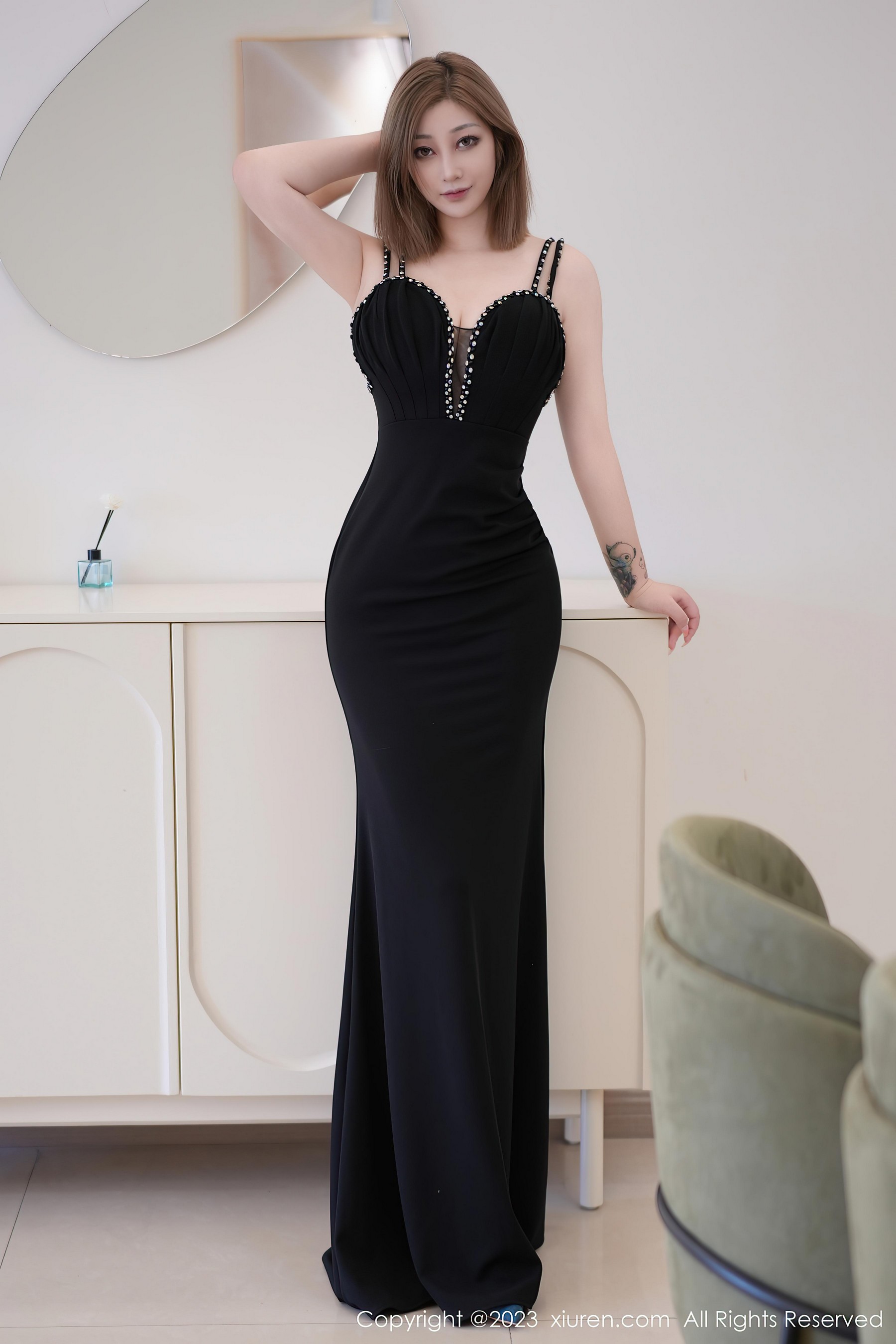 [XiuRen秀人网]2023.09.22 NO.7427 妲己_Toxic 黑色吊带蕾丝连衣裙性感私房写真集Xiuren秀人写真高清美女套图写真下载-看套图看套图
