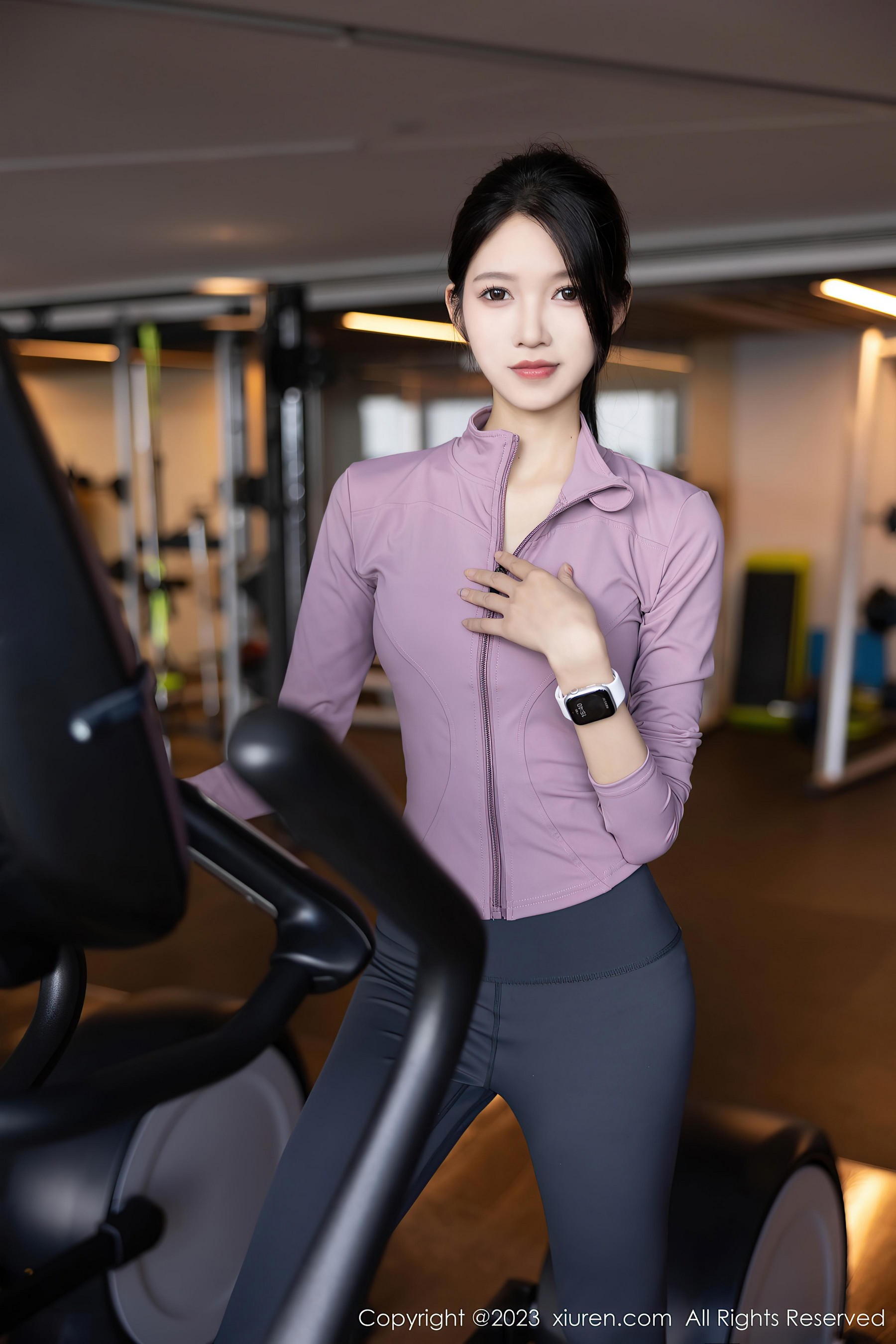 [XiuRen秀人网]2023.09.25 NO.7438 程程程- 粉色紧身卫衣与黑色瑜伽裤加粉色运动内衣性感私房写真集Xiuren秀人写真高清美女套图写真下载-看套图看套图