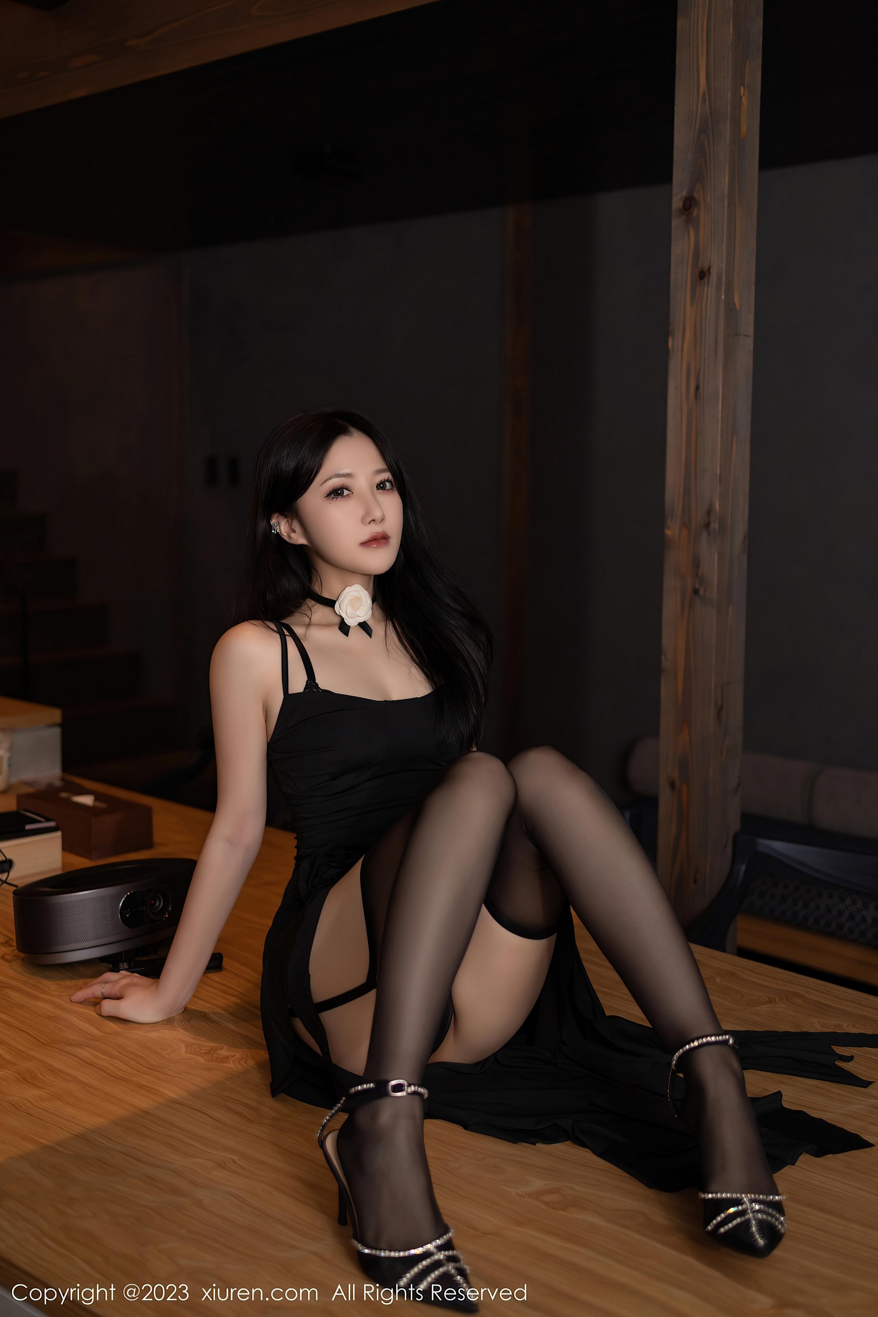 [XiuRen秀人网]2023.09.28 NO.7460 鱼子酱Fish 黑色紧身连衣裙与透视蕾丝内衣加黑丝美腿性感私房写真集Xiuren秀人写真高清美女套图写真下载-看套图看套图